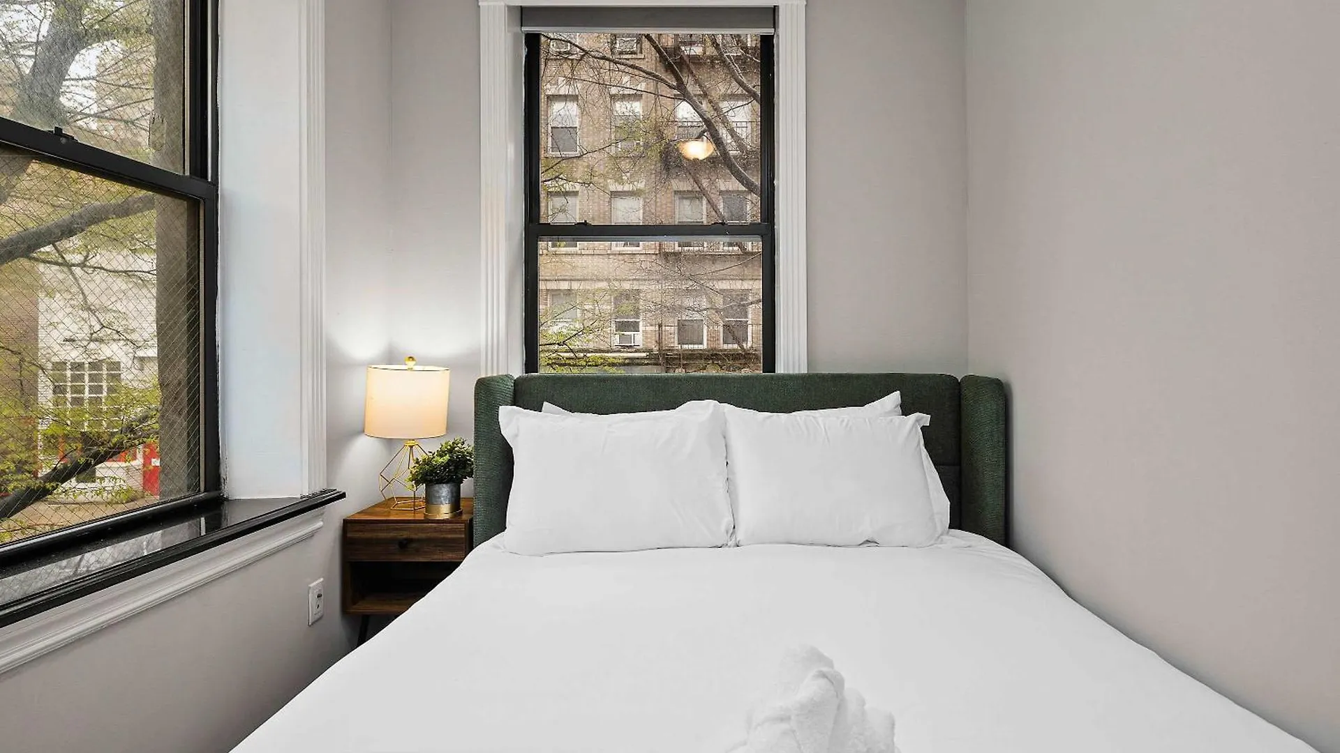 Sleek Manhattan Pad In Prime Location New York