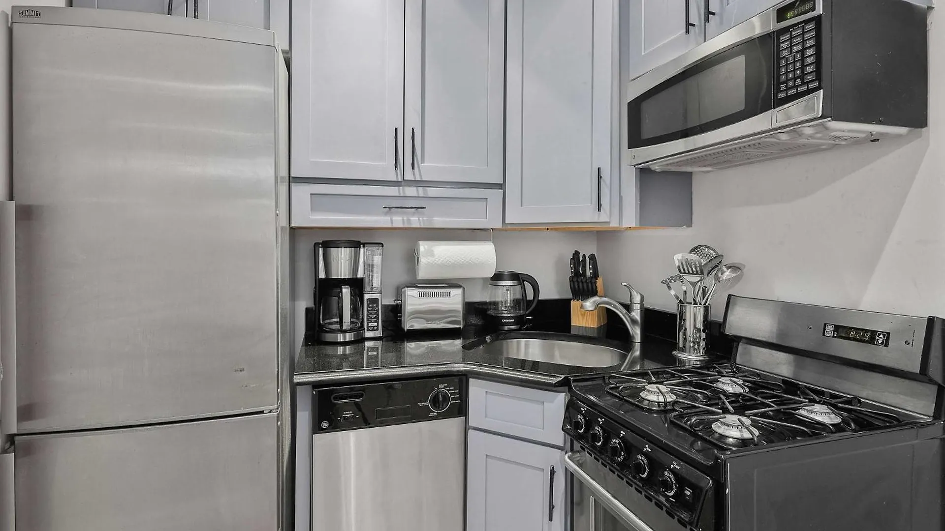 Sleek Manhattan Pad In Prime Location New York 0*,